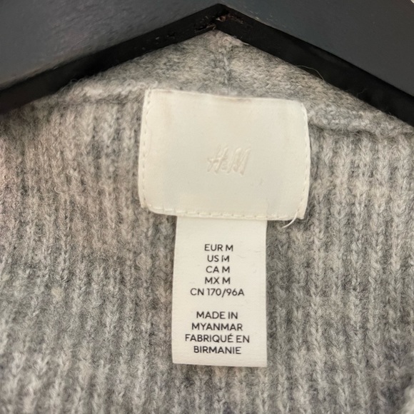 Cute H&M Grey cardigan - Picture 3 of 4